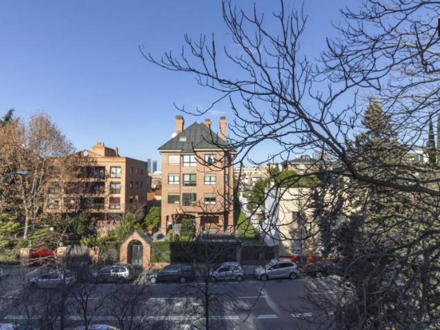 Room in a shared 9 bedroom apartment for rent in Colina
