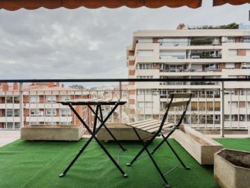 Room in a shared 9 bedroom apartment for rent in el Putget i Farró, suitable for professionals and students