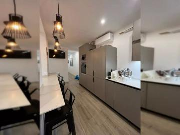 Room in a shared 9 bedroom apartment for rent in Sol