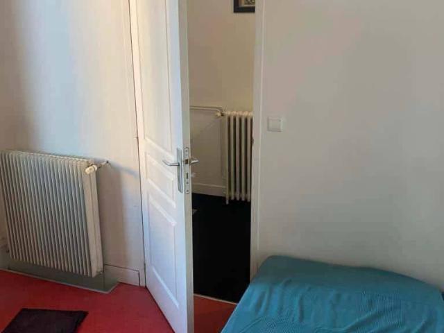 Room in Boulevard George V, Talence for 111 m² with 5 bedrooms