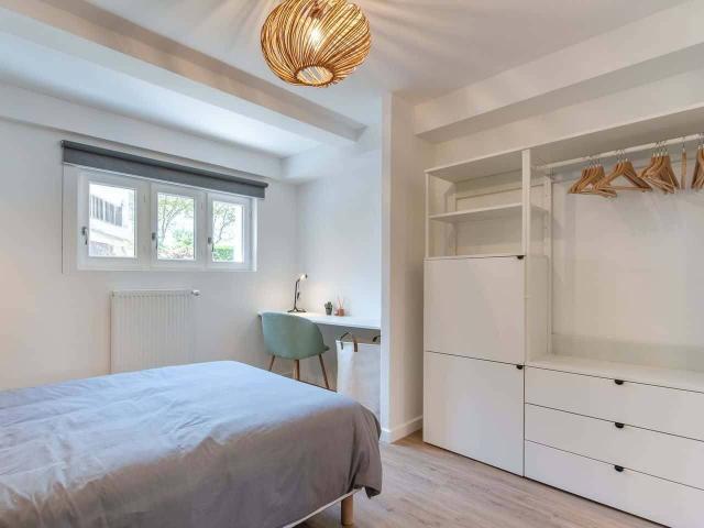 Room in Boulevard Marcel Sembat, Vénissieux for 250 m² with 12 b