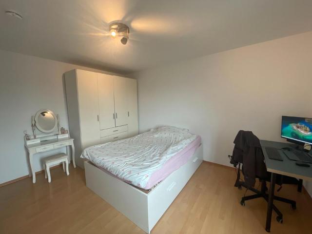 room in girls WG