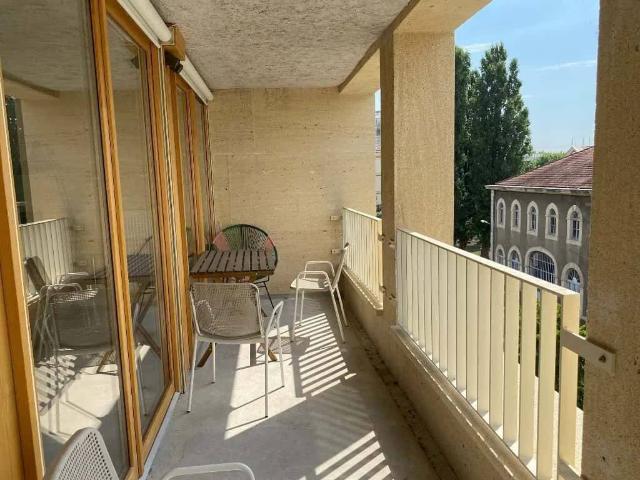 Room in Place Victor Basch, Lyon for 106 m² with 5 bedrooms Co