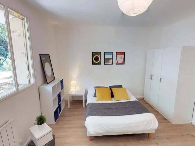 Room in Rue Bartholdi, Montpellier for 86 m² with 5 bedrooms C