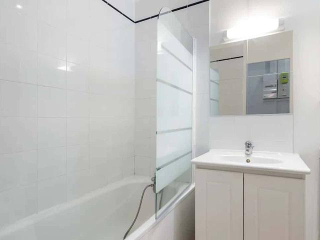 Room in Rue de l'Ancienne Préfecture, Lyon for 88 m² with 3 bedr