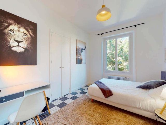 Room in Rue de l'Épine, Nantes for 426 m² with 16 bedrooms