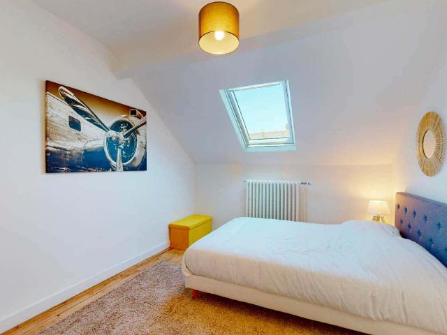 Room in Rue de l'Épine, Nantes for 426 m² with 16 bedrooms