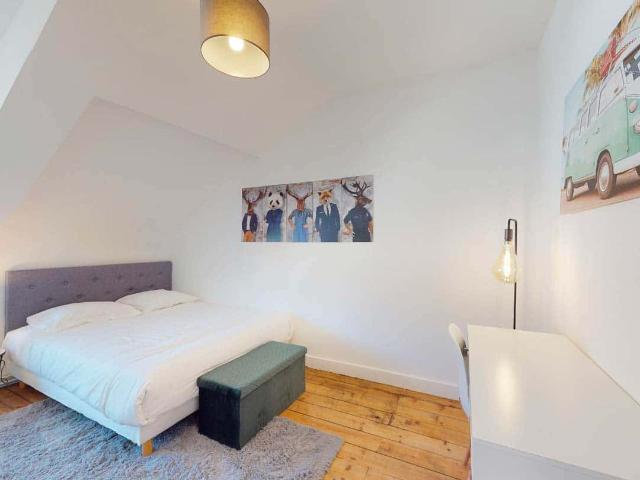 Room in Rue de l'Épine, Nantes for 426 m² with 16 bedrooms