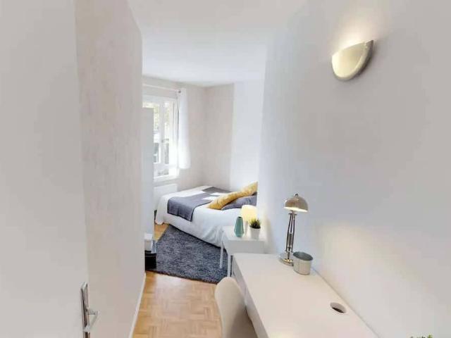 Room in Rue de Saint Cloud, Lyon for 70 m² with 4 bedrooms Col