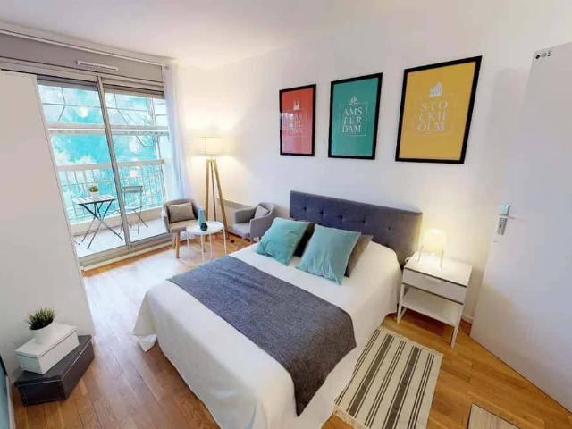 Room in Rue du Bourbonnais, Lyon for 90 m² with 5 bedrooms Col