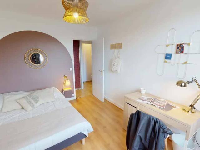 Room in Rue du Ménil, Asnières sur Seine for 84 m² with 4 bedroo