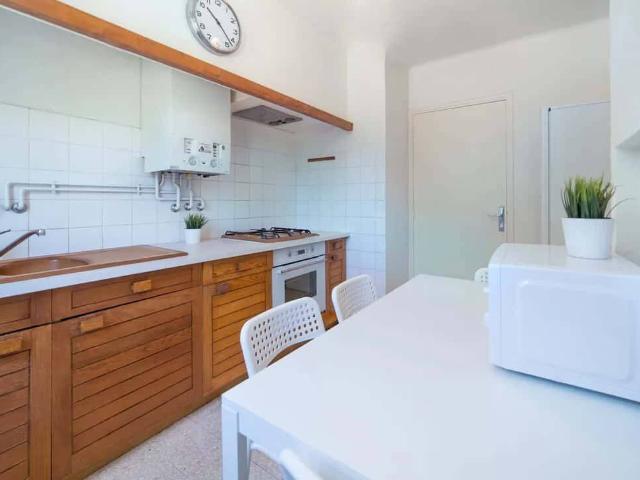 Room in Rue du Professeur Louis Thomas, Montpellier for 80 m² wi