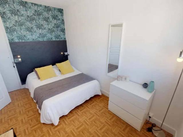 Room in Rue Fernand Pelloutier, Clichy for 94 m² with 4 bedrooms