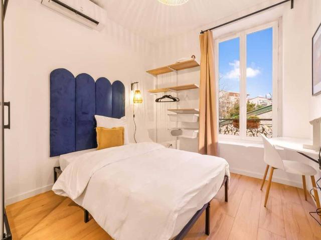 Room in Rue Francis de Pressensé, Saint Fons for 290 m² with 12