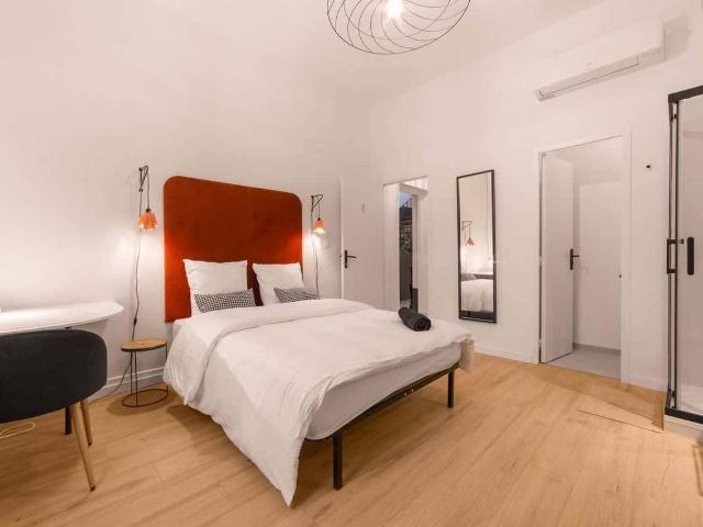 Room in Rue Francis de Pressensé, Saint Fons for 290 m² with 12