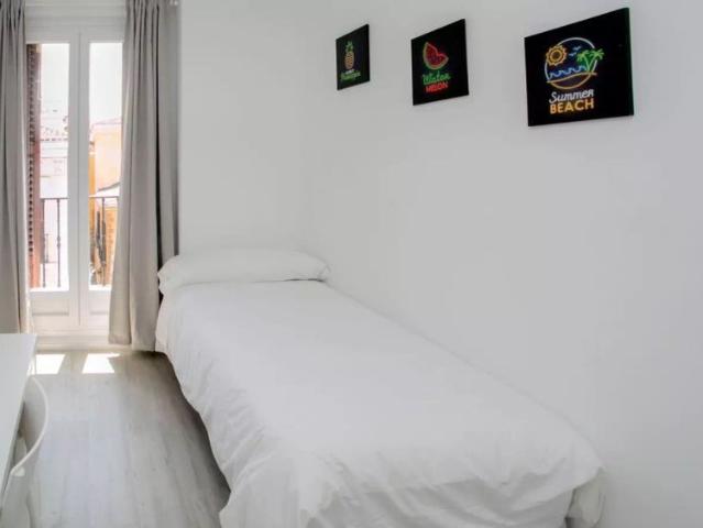 Room in residence hall in Centro Female students only