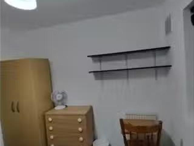 Room in shared 4 bedroom flat for rent in Docklands, London
