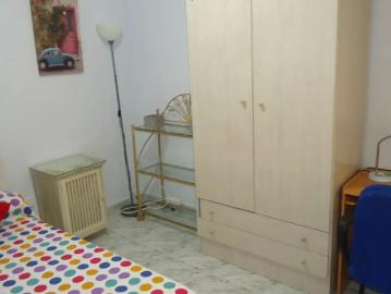 Room in shared apartment in Cordoba