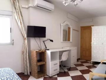 Room in shared apartment in Córdoba