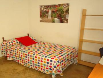 Room in shared apartment in Córdoba