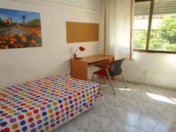 Room in shared apartment in Cordoba