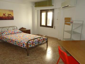 Room in shared apartment in Cordoba