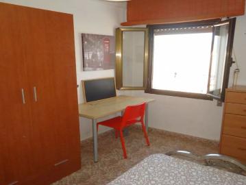 Room in shared apartment in Cordoba