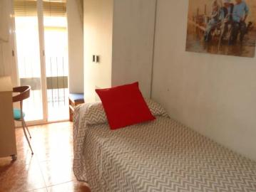 Room in shared apartment in Cordoba