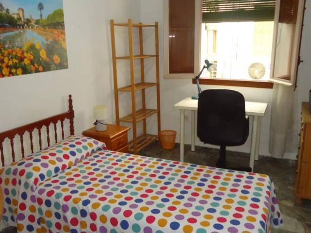 Room in shared apartment in Cordoba