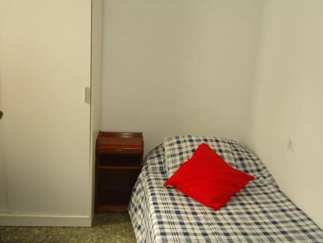 Room in shared apartment in Cordoba