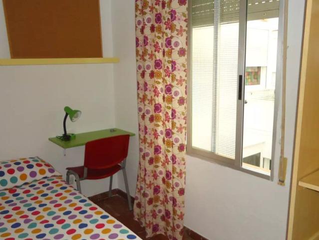 Room in shared apartment in Córdoba