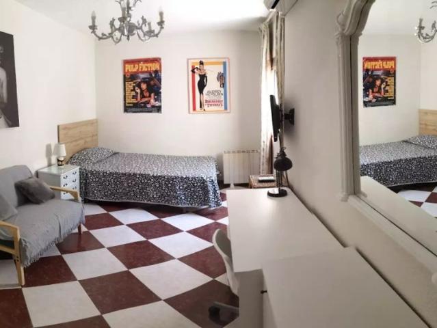 Room in shared apartment in Córdoba
