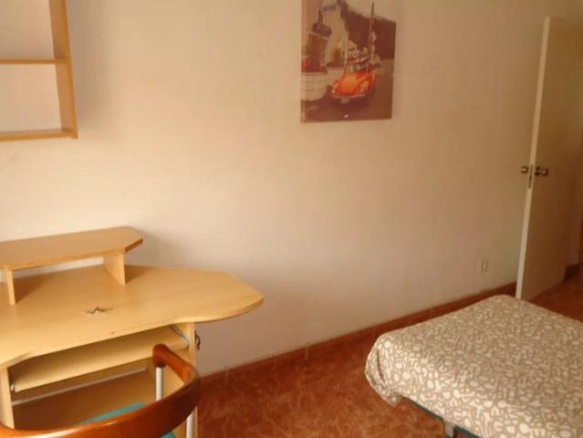 Room in shared apartment in Cordoba