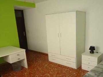 Room in shared apartment in Cordoba