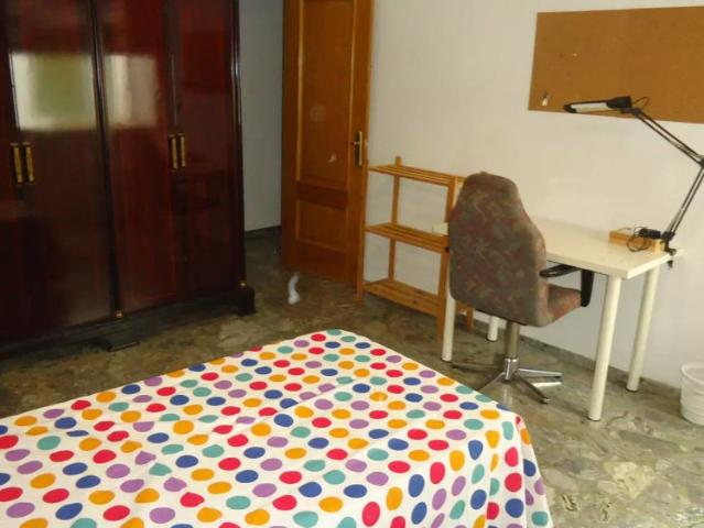 Room in shared apartment in Cordoba