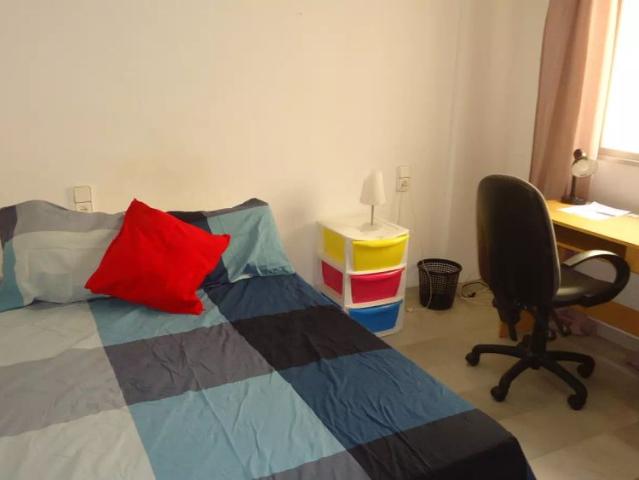 Room in shared apartment in Córdoba