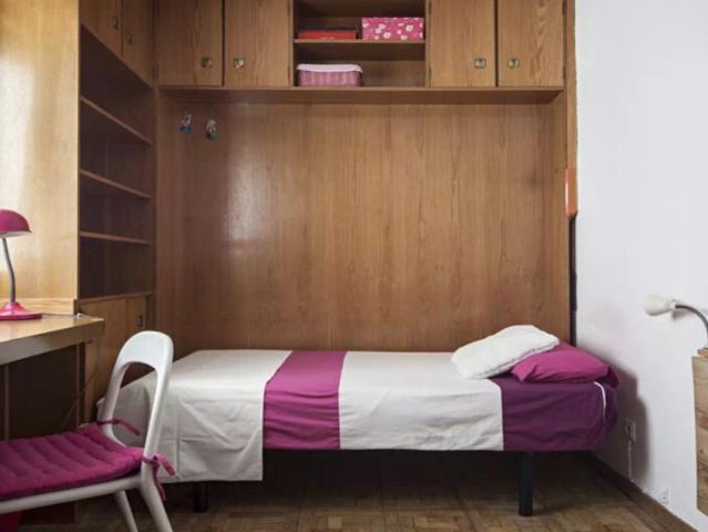 Room in shared apartment in Alcala De Henares