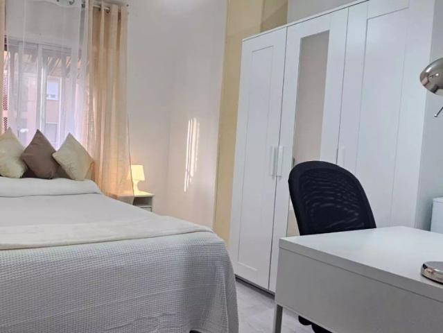 Room in shared apartment in Alcalá de Henares