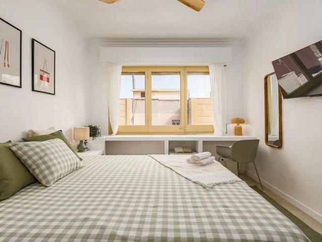 Room in shared apartment in Barcelona