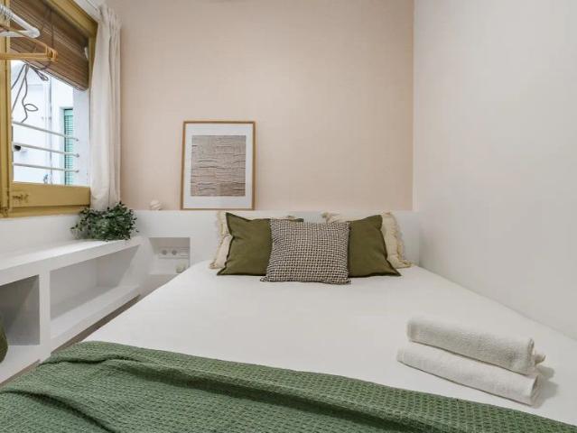 Room in shared apartment in Barcelona