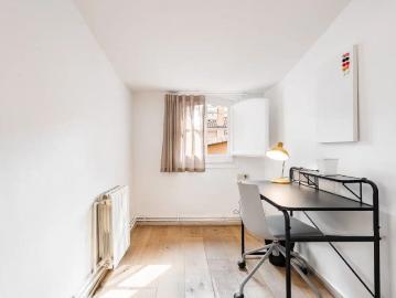 Room in shared apartment in Barcelona