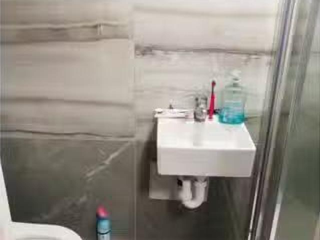 Room in shared apartment in Gants Hill