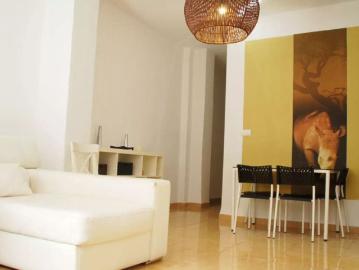 Room in shared apartment in Granada