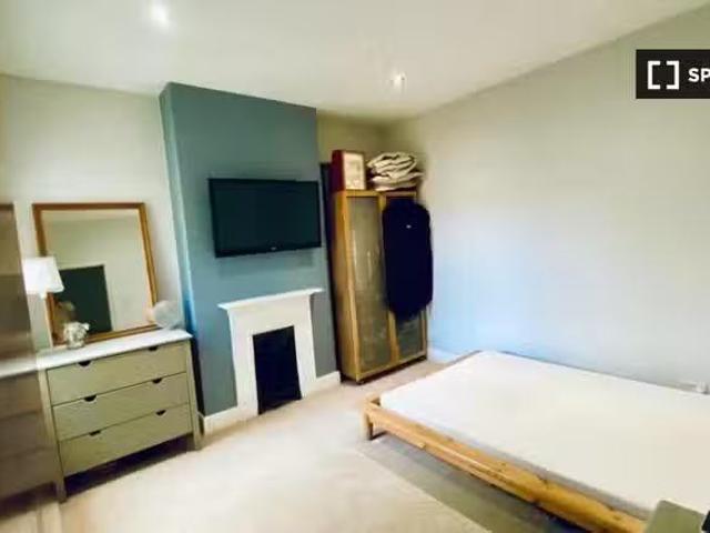 Room in shared apartment in Kingston upon Thames