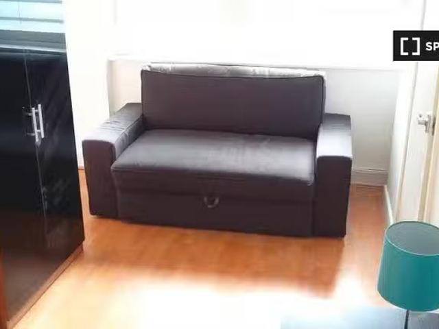 Room in shared apartment in London