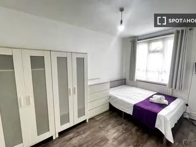 Room in shared apartment in London