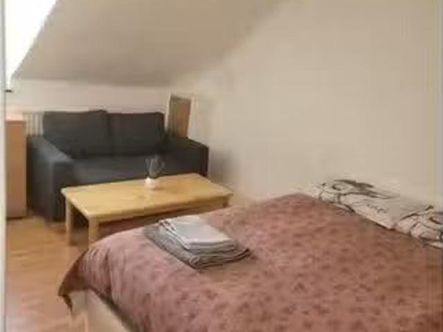 Room in shared apartment in London