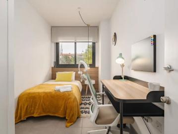 Room in shared apartment in Sant Cugat del Vallès
