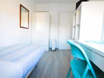 Room in shared apartment in València
