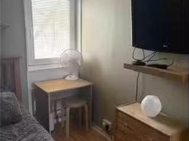 Room in shared flat for rent in Clapham Town, London